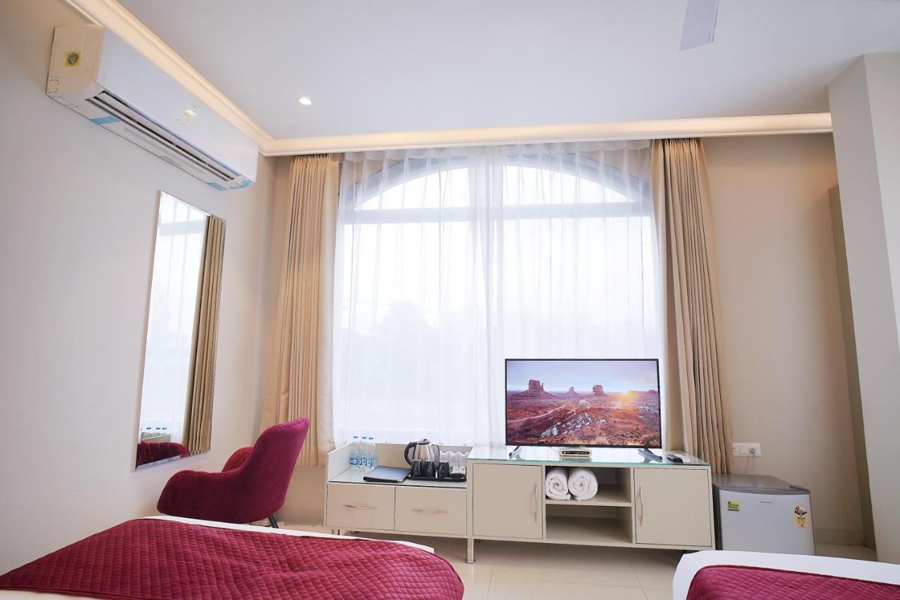 Hotel Green Land Heights Αμριτσάρ Εξωτερικό φωτογραφία